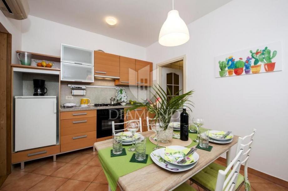 Apartamento Santa Eufemia Rovinj 10Min Walk To City & Free Garage Parking Exterior foto