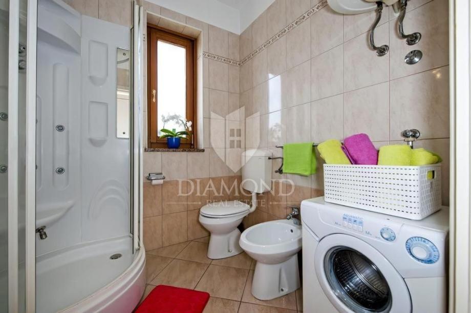 Apartamento Santa Eufemia Rovinj 10Min Walk To City & Free Garage Parking Exterior foto